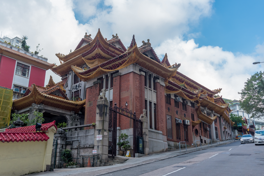跑馬地山光道的東蓮覺苑是港島第一間有規模的佛教寺院。