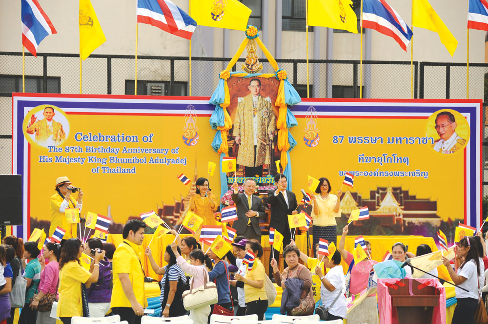 泰皇地位尊崇，每逢泰皇誕辰，也成為泰國人隆而重之的慶典，出錢又出力自然不在話下。