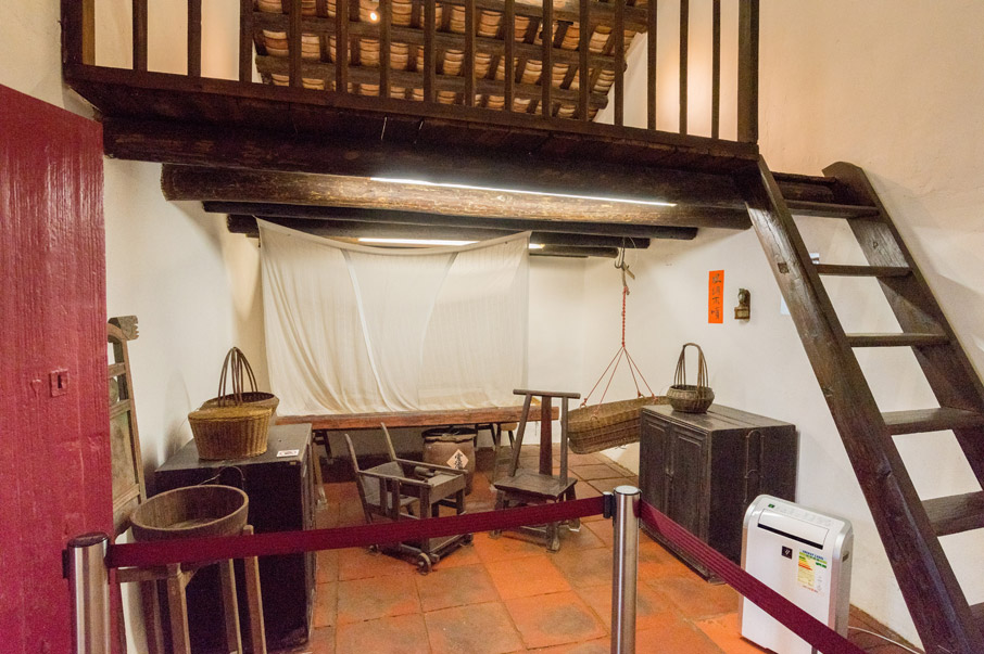 羅屋活化為民俗館，展示客家人過去的生活用品。