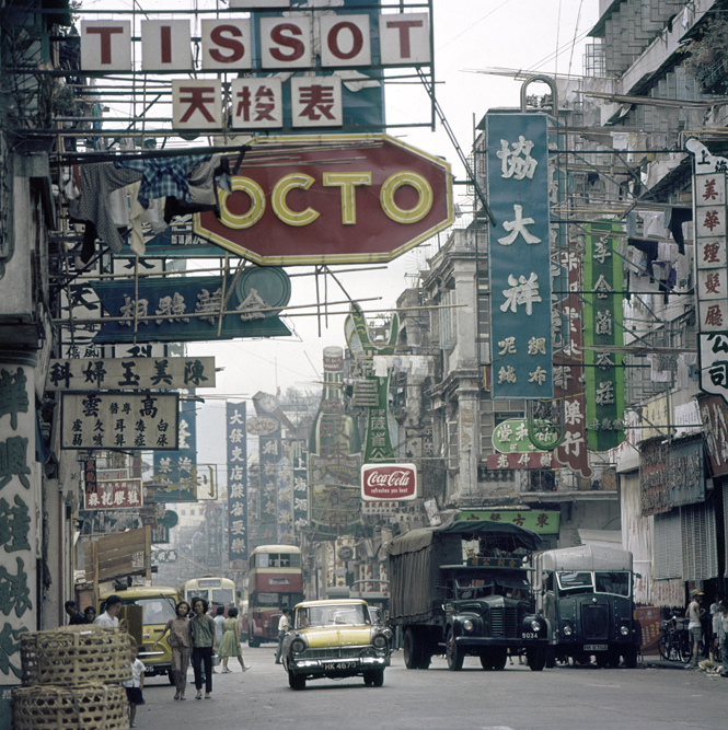 上海街曾是九龍半島最繁盛的街道，早年街坊都會說「上海街旺過彌敦道」。