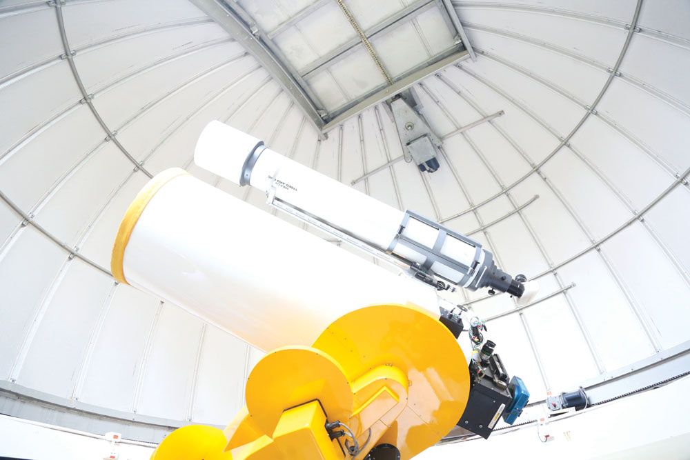 可觀中心是香港第一所擁有巨型望遠鏡的天文館，這支0.5米口徑的主鏡曾經是全東南亞最大的望遠鏡。