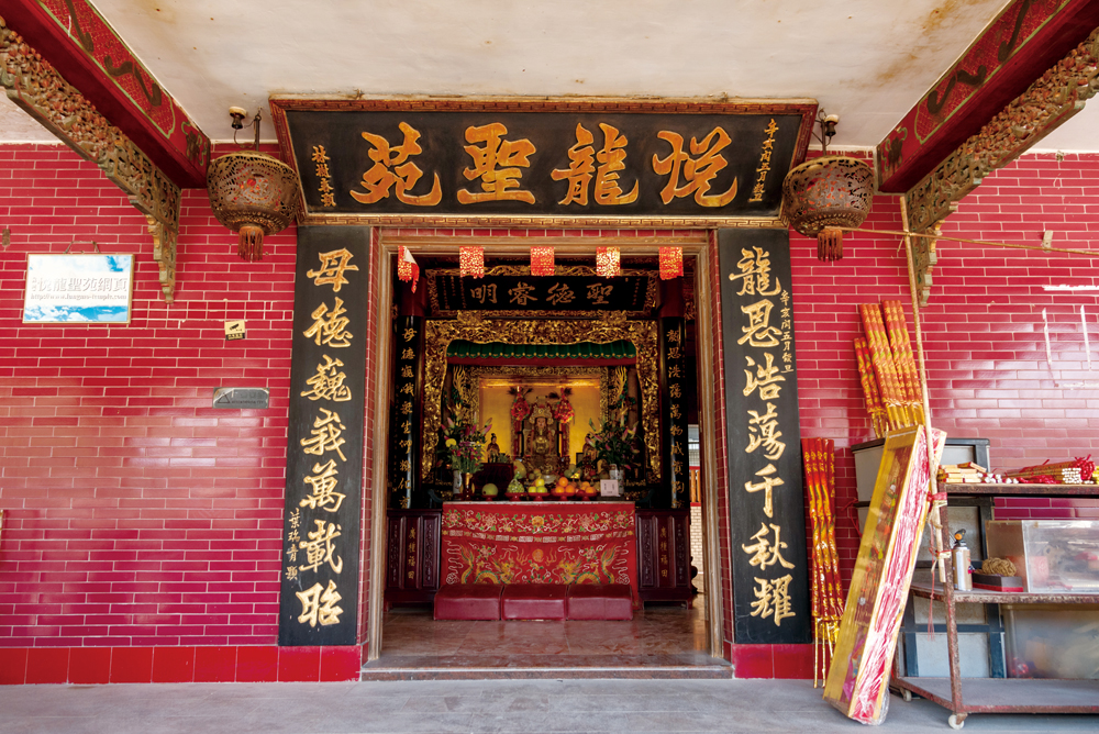 坪洲的悅龍聖苑是香港最大的龍母廟。