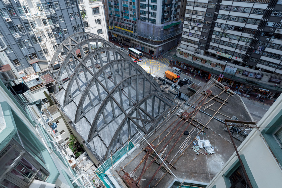 屋頂拱架有分擔支承力的作用，在香港十分罕見。