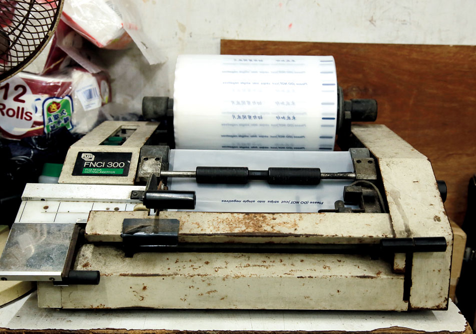 熱愛沖印的霍生堅持存放這部生鑄的打印機，一放就是數十個年頭。
