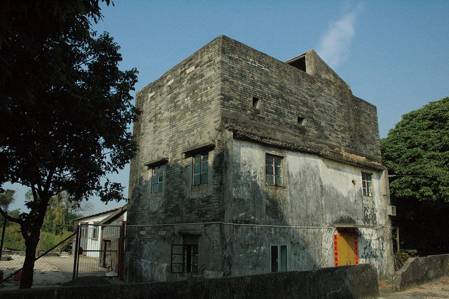 下白泥碉堡，是中國同盟會革命黨人鄧蔭南建於1910年。