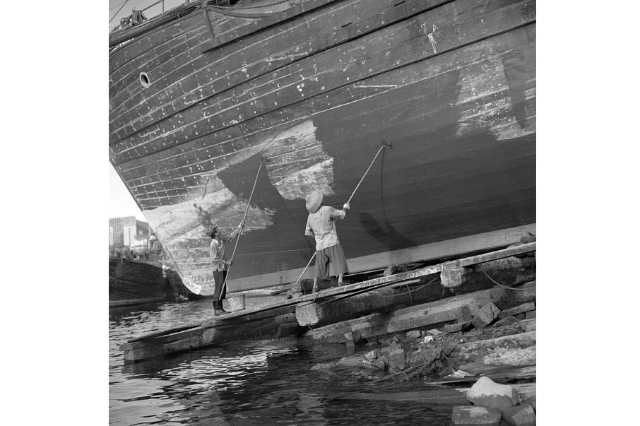 鴨脷洲是傳統造船業和維修船隻的集中地。