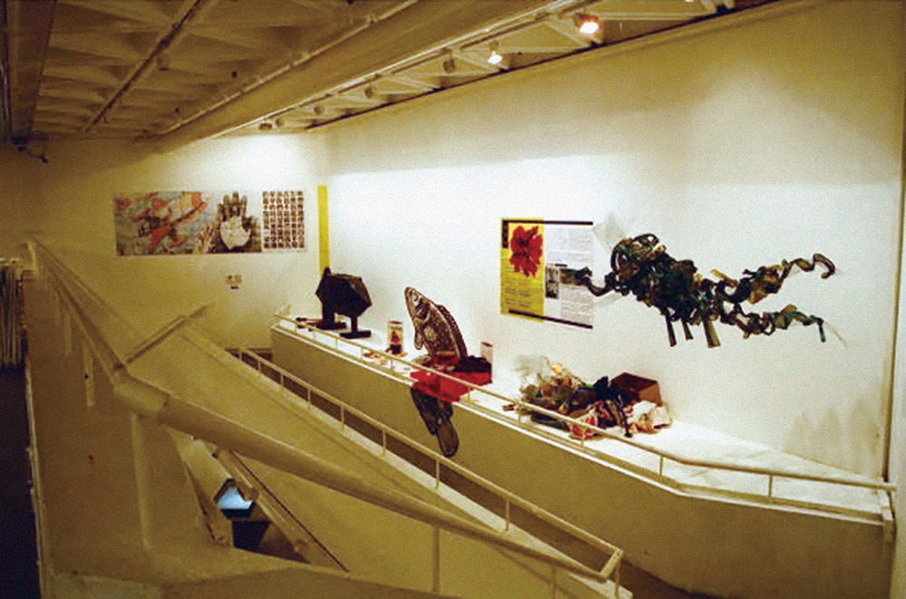1997年，一個有關盧亭的展覽在香港藝術中心舉行。