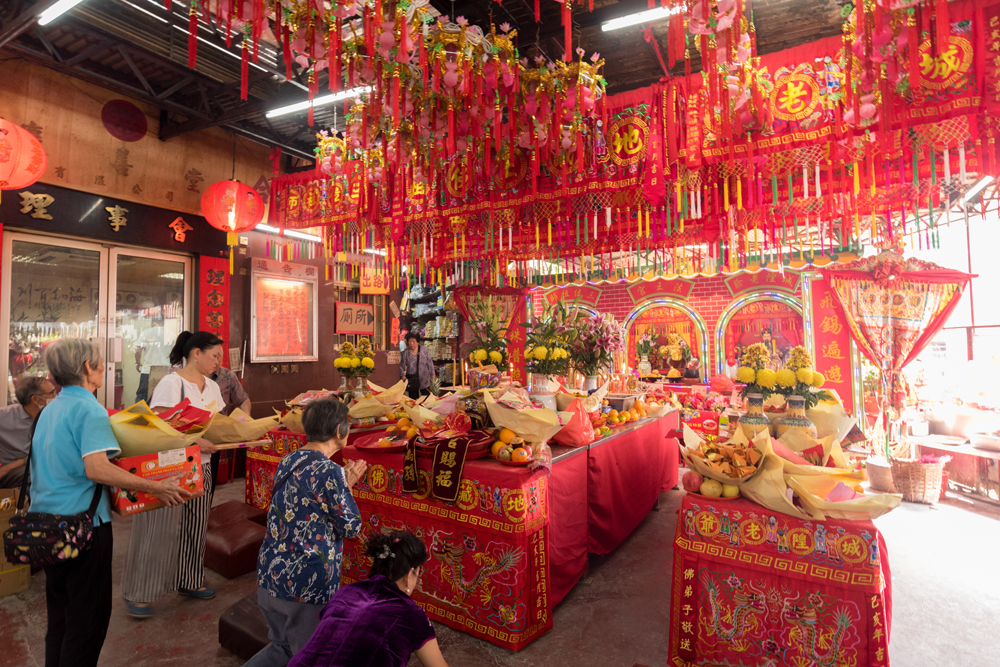 觀塘地藏王古廟每年農曆九月廿四日前後，一連十多天舉行酬神慶典。