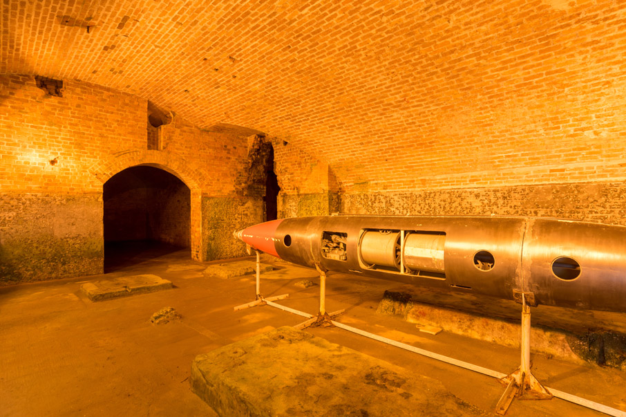建於海邊的布倫南魚雷發射站，曾是世界上最具威力的水底武器。