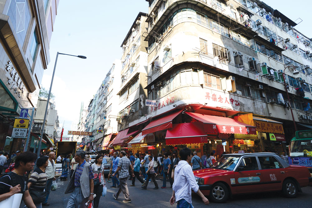 荃灣川龍街攤販林立，滿有市井風情，不少區外人都會特地前來買菜。