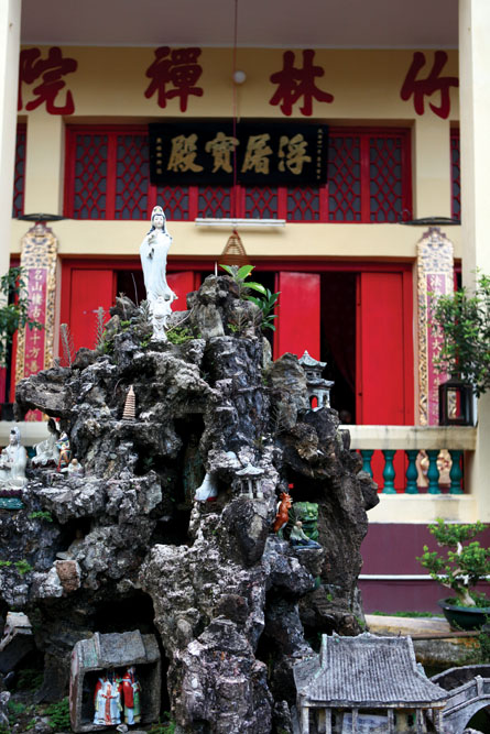「浮屠寶殿」是禪院最早建造的殿堂，於1932年落成，供奉地藏王菩薩之所在。