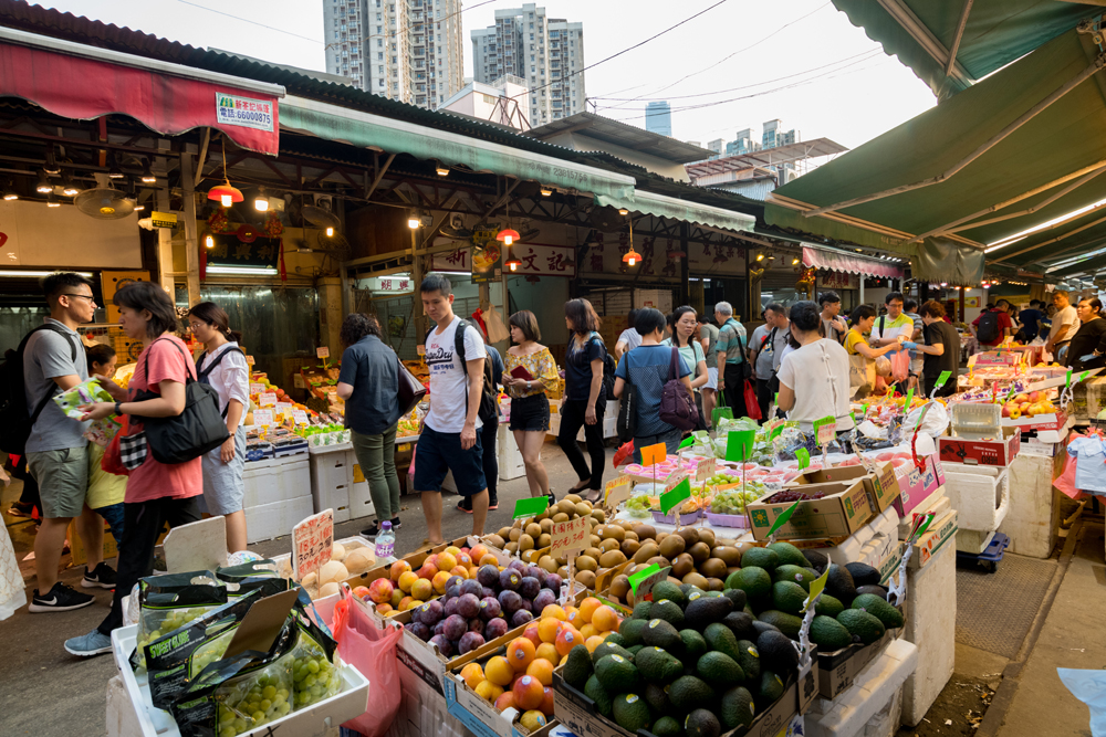 果欄內的石龍街，日間成為買賣水果的地方。