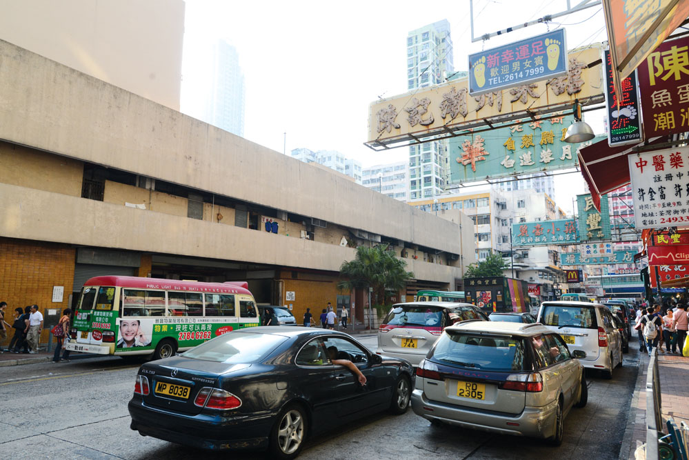 荃灣街市共有三層，大樓外型設計簡單，呈立體長方形，屬於典型的包浩斯風格。