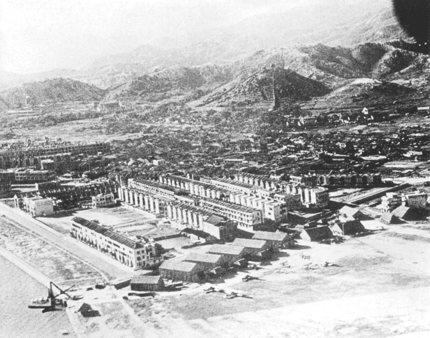 1932年從高空下望啟德濱，右下方為皇家空軍基地。啟德濱亦於日治時期遭拆毀以擴建啟德機場。(圖片 / 高添強)