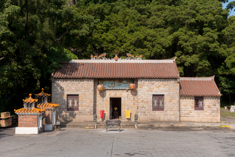 茶果嶺天后宮使用舊廟的花崗石重建
