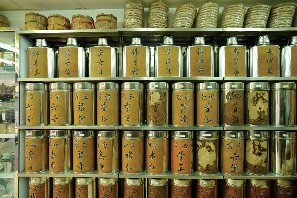 不同種類的茶葉放在排列整齊的茶罐中，承載了中國人深厚的傳統。