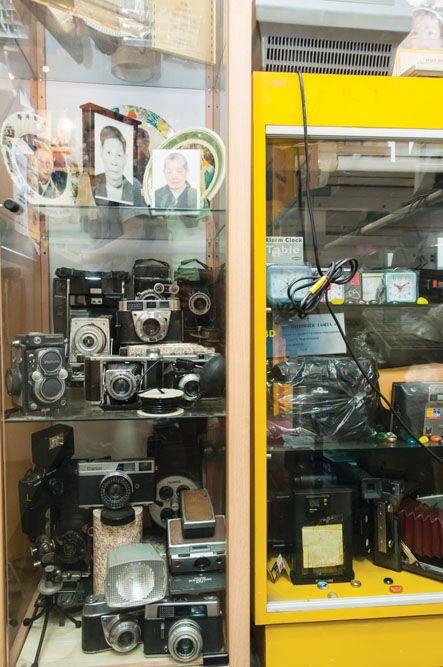近年潮流講懷舊，小店也趁機會售賣陳年絕版的老相機。