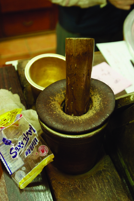 傳統銅製藥樁，「噹噹」作響以示生意興隆。