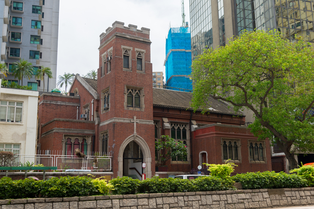 九龍佑寧堂由遮打爵士出資，於1930年奠基，以建築造型優美見稱。 