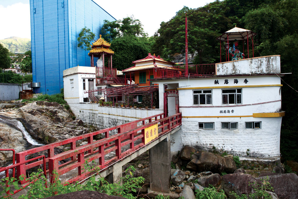創建於1960年的香海慈航，俗稱「船廟」，外觀猶如一艘寶筏。