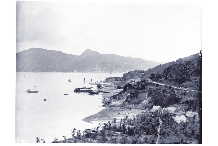 1881年的鰂魚涌仍是一處小港灣，只有一些茅屋，可說是一片荒蕪。