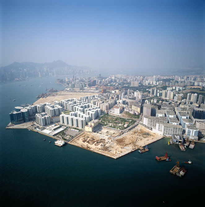 1995年，鶴園發電廠的位置被平整，預備興建海逸豪園