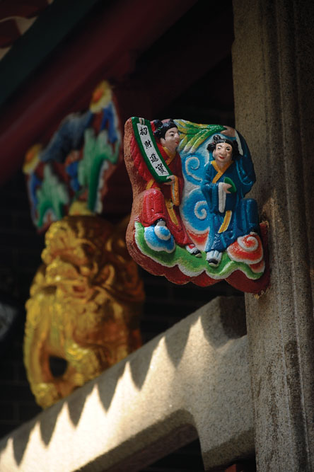 石柱上的傳統裝飾，反映一套充滿神話的美學。
