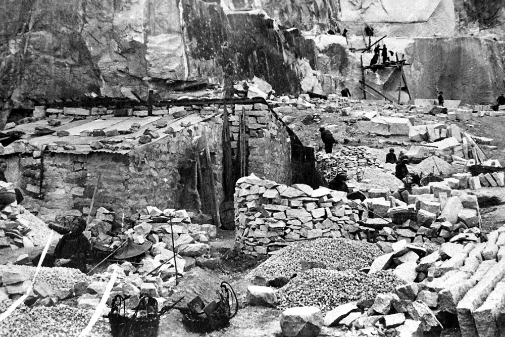 九龍石礦場，攝於1920年。